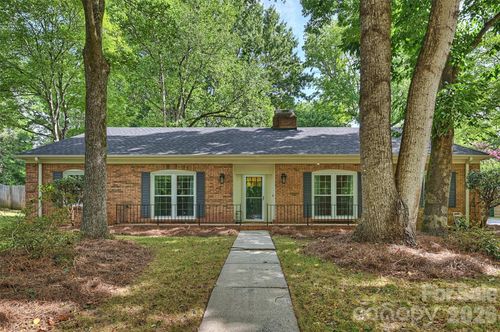 9301 Hinson Dr, Matthews, NC, 28105-5517 | Card Image