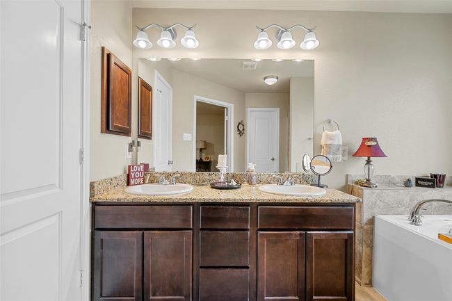 507 Navajo Trl, House other with 3 bedrooms, 2 bathrooms and 2 parking in McGregor TX | Image 24