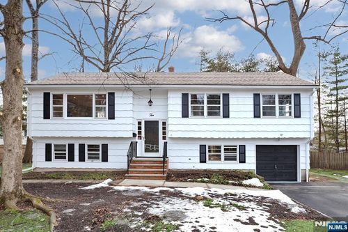 10 Villa Ct, Park Ridge, NJ, 07656-1824 | Card Image