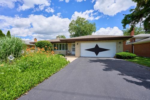 5859 S Brainard Avenue, Countryside, IL, 60525 | Card Image
