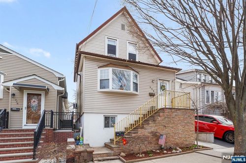 774 8th St, Secaucus, NJ, 07094-3345 | Card Image