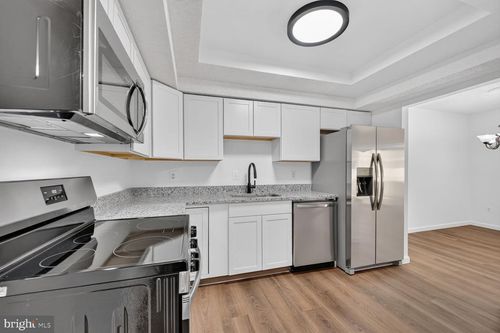 28 Wedgedale Dr, STERLING, VA, 20164-1300 | Card Image