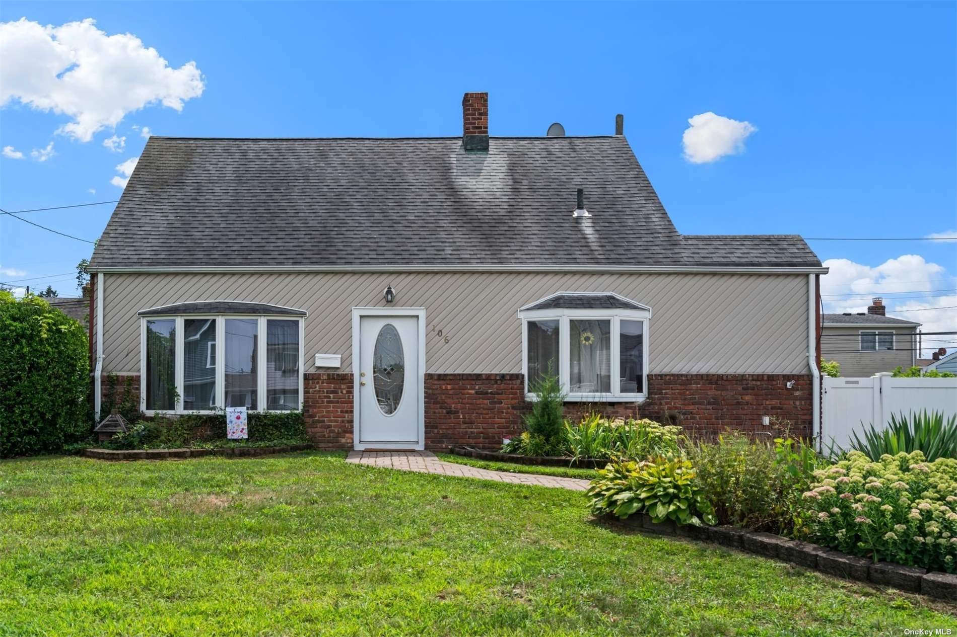 Prairie Ln, Levittown, NY 11756