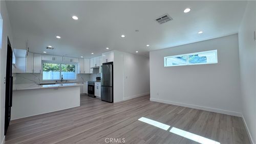 101-2135 N Brighton St, Burbank, CA, 91504-3315 | Card Image