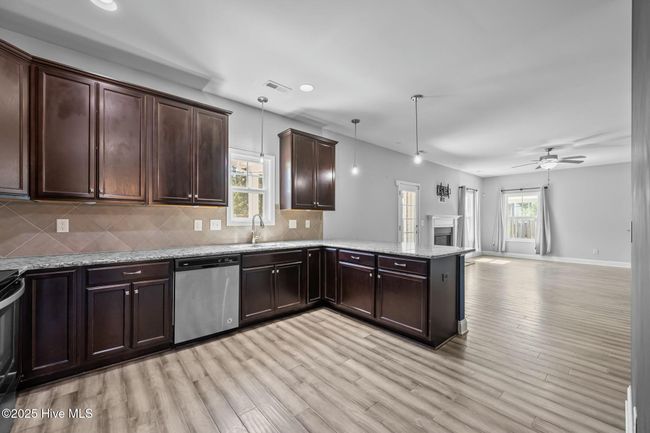 212 Salty Dog Ln, House other with 3 bedrooms, 3 bathrooms and 2 parking in Sneads Ferry NC | Image 6