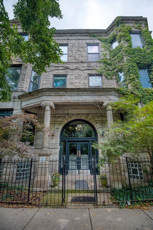 3s-4040 Kenmore Ave, Chicago, IL, 60613-2438 | Card Image