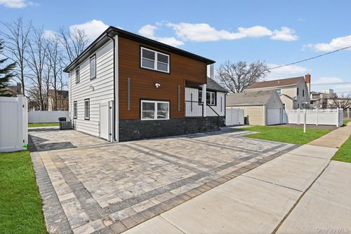 2292 Vassar Pl, Merrick, NY, 11566-3816 | Card Image