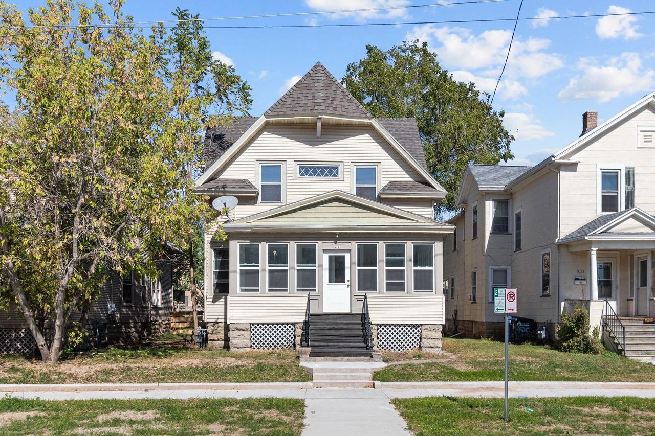 Waugoo Ave, Oshkosh, WI 54901