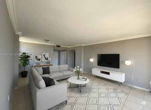 a1016-1470 Ne 123rd St, North Miami, FL, 33161-6033 | Card Image