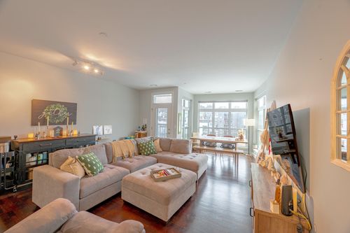 1905 N Water St, Milwaukee, WI, 53202-1585 | Card Image