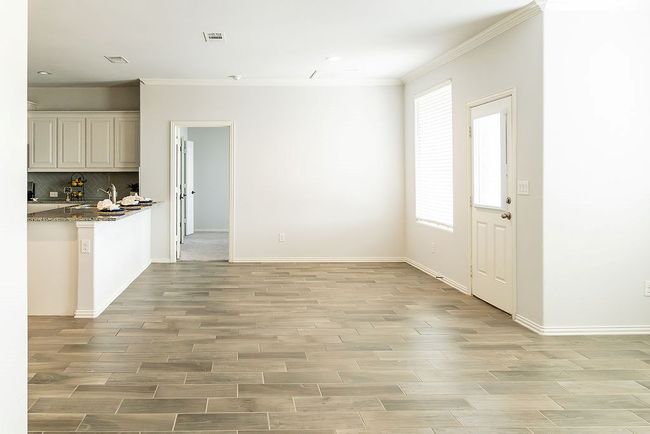 6703 Crown Point Ct, House other with 3 bedrooms, 2 bathrooms and 2 parking in Midland TX | Image 6