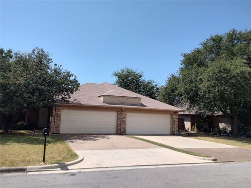 7520 April Ln, North Richland Hills, TX, 76182-4660 | Card Image