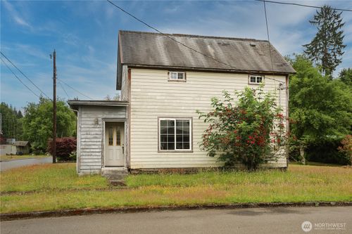 601 E St, Cosmopolis, WA, 98537-3971 | Card Image