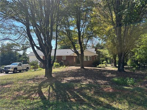 5780 Marty Ln, Clemmons, NC, 27012-8324 | Card Image