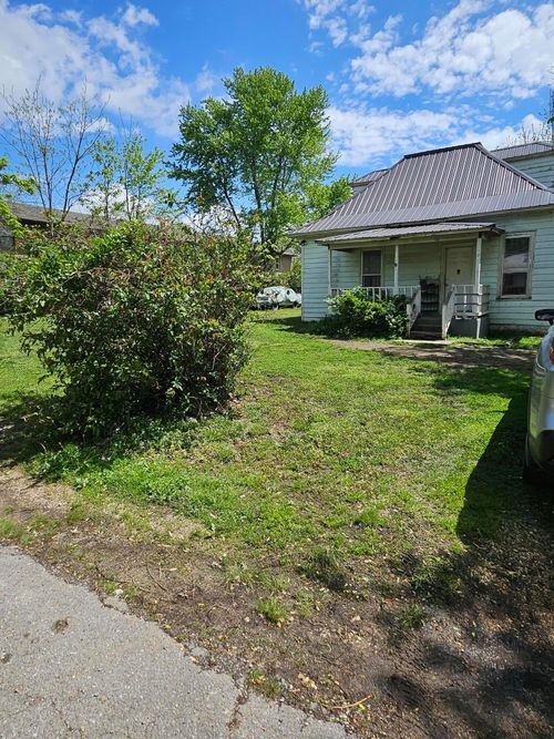 110 N Elm St, Conway, MO, 65632-8358 | Card Image