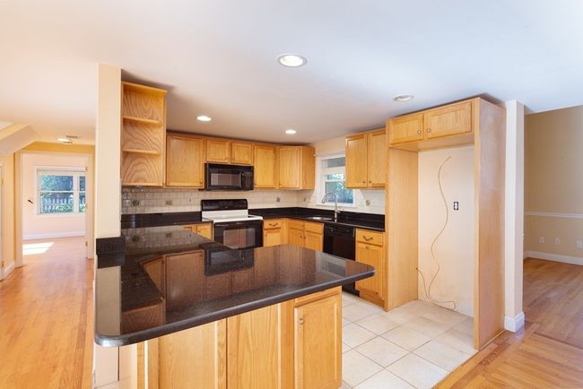 51 Wethersfield Rd, House other with 4 bedrooms, 3 bathrooms and 4 parking in Natick MA | Image 8