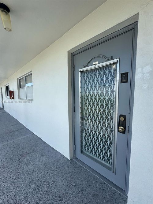 211-8450 Sunrise Lakes Blvd, Sunrise, FL, 33322 | Card Image