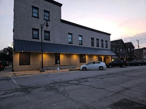 127 W Taylor St, Grant Park, IL, 60940-7172 | Card Image