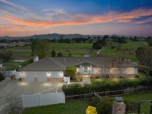 65 Rays Cir, Hollister, CA, 95023-6328 | Card Image