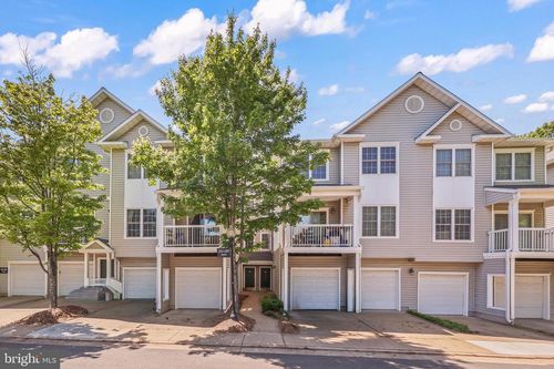12864-12864 Fair Briar Ln, FAIRFAX, VA, 22033-3854 | Card Image