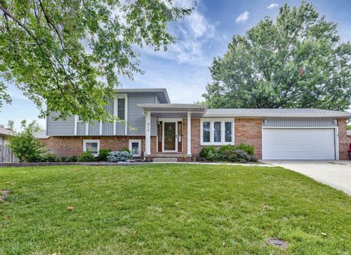 213 Timberlane Ct, Haysville, KS, 67060-1034 | Card Image