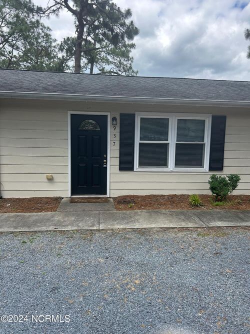 937 N Ashe St, Southern Pines, NC, 28387-4907 | Card Image