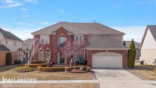 49711 Yale Dr, Macomb, MI, 48044-1782 | Card Image