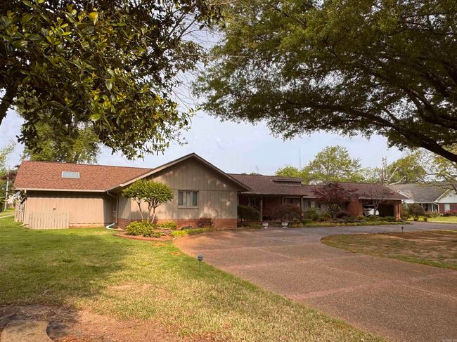 1002 S Lowe St, House other with 3 bedrooms, 4 bathrooms and null parking in Stuttgart AR | Image 6