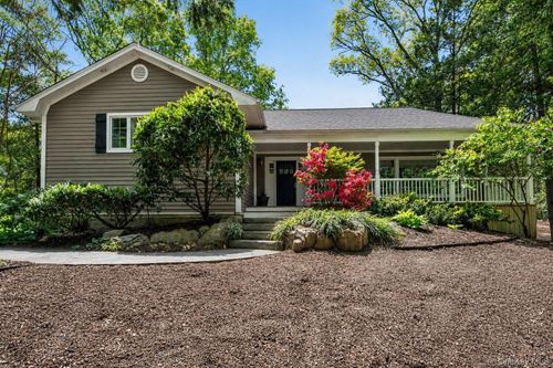 3 Carriage Court, Huntington, NY, 11746 | Card Image