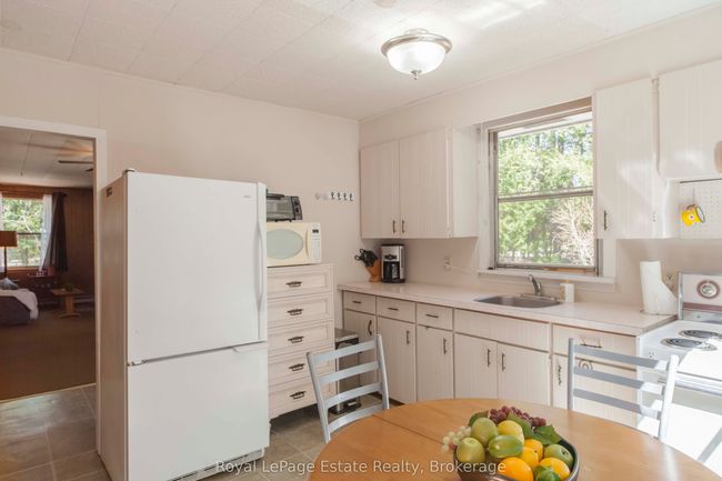 704 York Ave, House other with 3 bedrooms, 1 bathrooms and 6 parking in Sauble Beach ON | Image 26