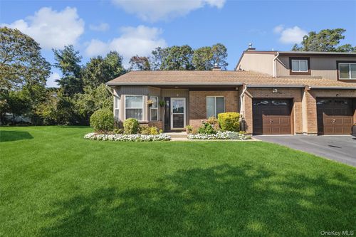 6-6 Timber Ridge Dr, Holtsville, NY, 11742-1643 | Card Image