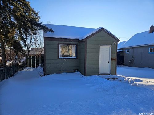 915 23rd St W, Saskatoon, SK, S7L0A5 | Card Image