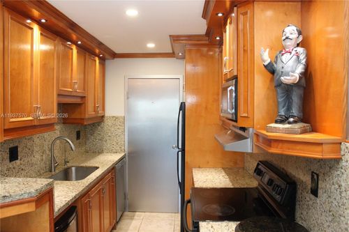 apt-801-900 Ne 18th Ave, Fort Lauderdale, FL, 33304-3053 | Card Image