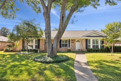 2105 Meadow Ln, Grand Prairie, TX, 75050-1718 | Card Image