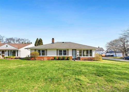 23904 Lake Rd, Bay Village, OH, 44140-2949 | Card Image