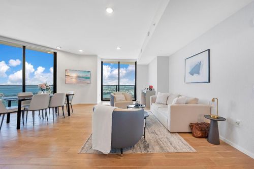 3709-398 Ne 5th St, Miami, FL, 33132-2053 | Card Image