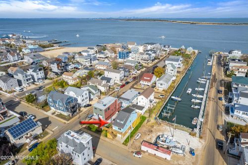 11 Cheerful Pl, Highlands, NJ, 07732-1453 | Card Image