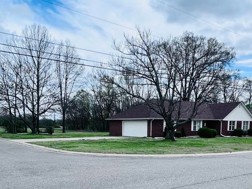 950 Sandra St, Dyersburg, TN, 38024-7332 | Card Image