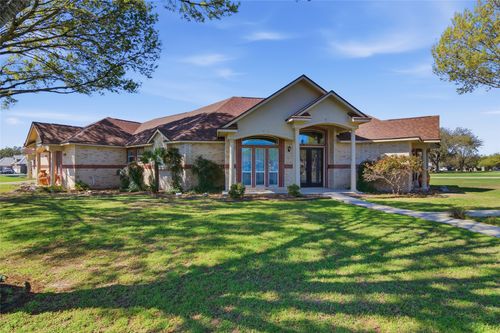 105 Maderas, Seguin, TX, 78155-9429 | Card Image