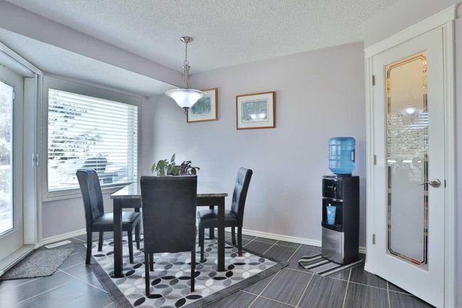 637 Woodbine Boulevard Sw, Home with 4 bedrooms, 3 bathrooms and 5 parking in Calgary AB | Image 16