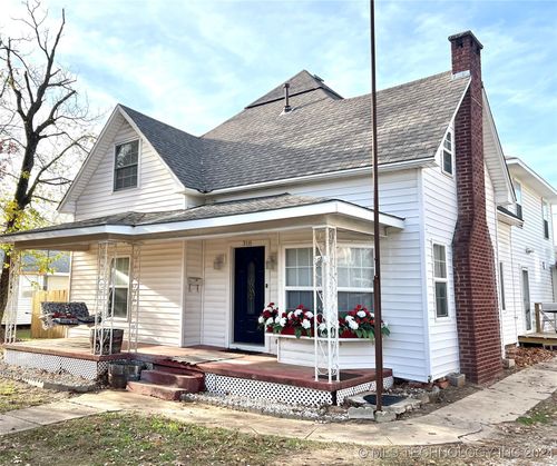 318 N Hinckley St, Holdenville, OK, 74848-5452 | Card Image