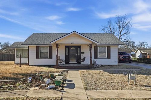 210 S Oak Ave, Hennessey, OK, 73742-1608 | Card Image
