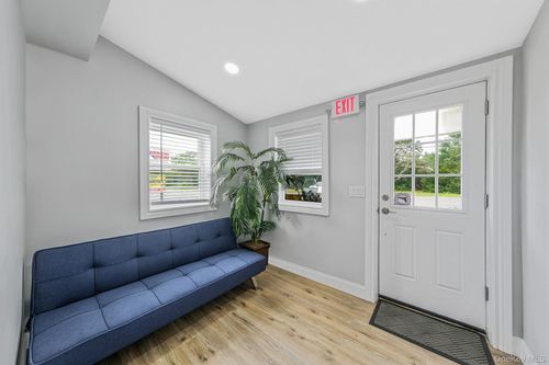 1209 Lakeland Ave, Bohemia, NY, 11716-3302 | Card Image