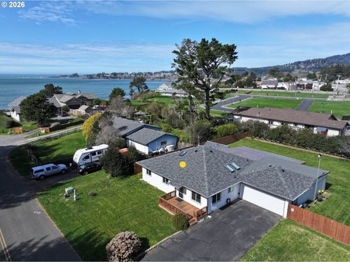 97935 Holly Ln, Brookings, OR, 97415-9549 | Card Image