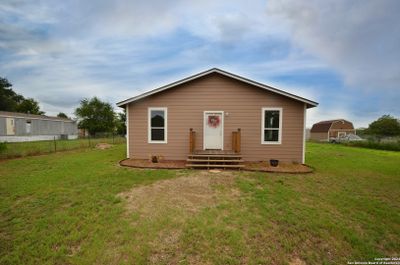 245 Cross Lake, House other with 4 bedrooms, 2 bathrooms and null parking in Pleasanton TX | Image 2