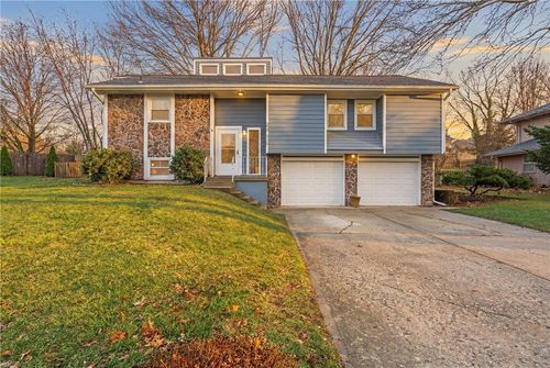 3502 Lake Dr, Lee's Summit, MO, 64064-1801 | Card Image