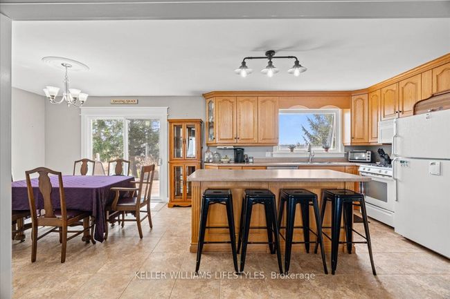4609 Douglas Line, House other with 4 bedrooms, 2 bathrooms and 5 parking in Town Of Plympton Wyoming ON | Image 12