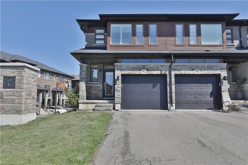 94 Soho St, Stoney Creek, ON, L8J0L4 | Card Image