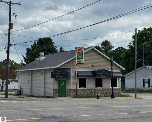 201 W 7th St, Evart, MI, 49631-7944 | Card Image
