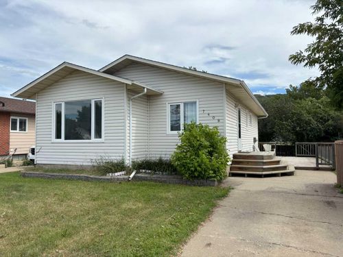 7409 98b Street, Peace River, AB, T8S1B5 | Card Image